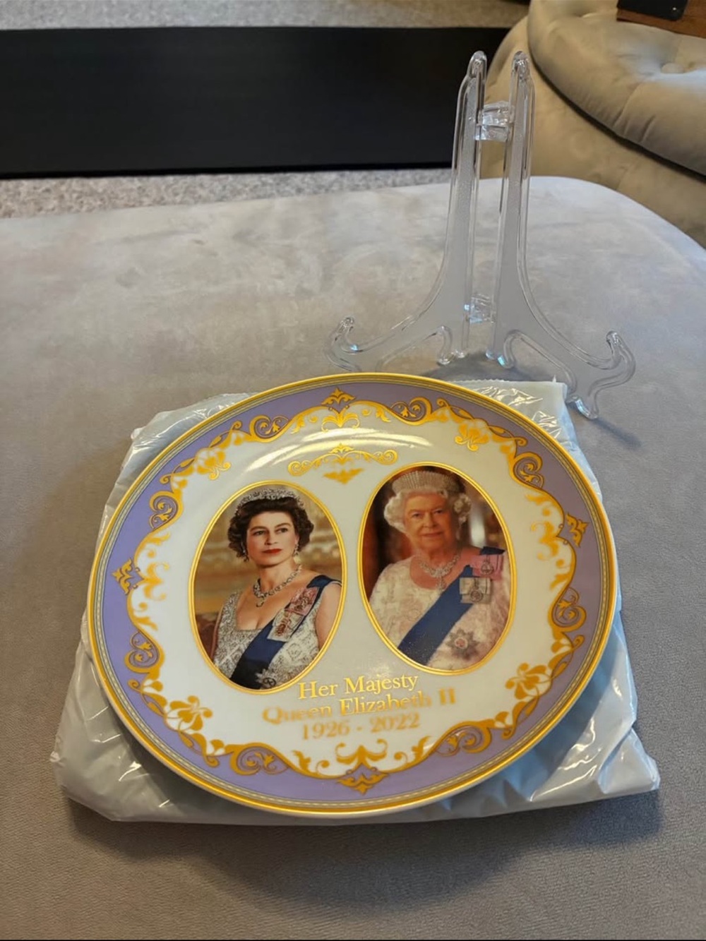 Heritage Purple and Gold Commemorative Queen Elizabeth II Plate